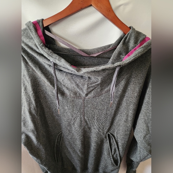 Lululemon Gray WomensHoodie Sweater. Size 4 - Picture 4 of 4